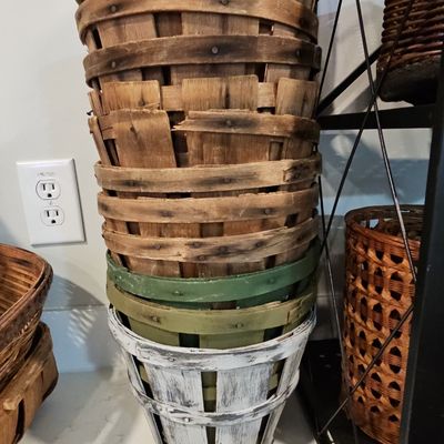 Sale Photo Thumbnail #613: Set of 3 Vintage Nesting Wood Splint Bushel Baskets with Original Finishes