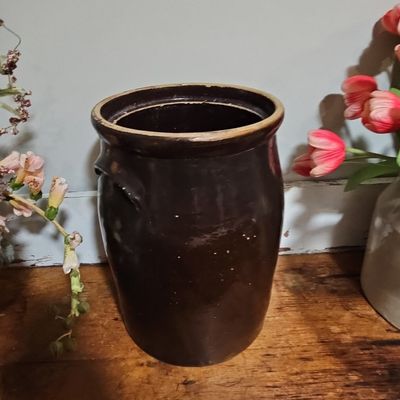 Sale Photo Thumbnail #700: Antique American Stoneware Crock