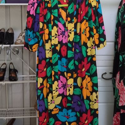 Sale Photo Thumbnail #377: Ungaro Parallèle Paris 80s Floral Silk Dress
