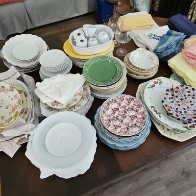 Sale Photo Thumbnail #185: Assorted Vintage Floral Plates and Linens Collection