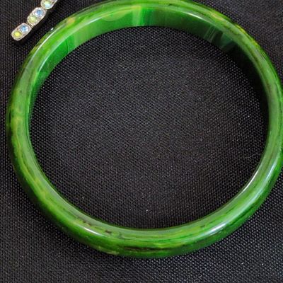 Sale Photo Thumbnail #349: Vintage Marbled Green Bakelite Bangle Bracelet