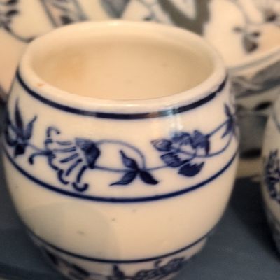 Sale Photo Thumbnail #810: Blue Onion Pattern Spice Jar