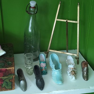 Sale Photo Thumbnail #124: Collection of Vintage Miniature Porcelain, Glass, and Metal Shoes, including Souvenir and Pincushion Styles