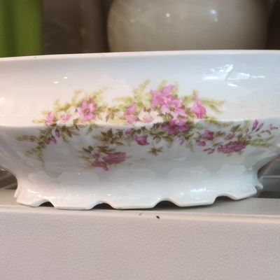 Sale Photo Thumbnail #722: Haviland Limoges Pink Floral Serving Bowl