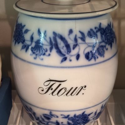Sale Photo Thumbnail #763: Blue Onion Pattern Flour Canister