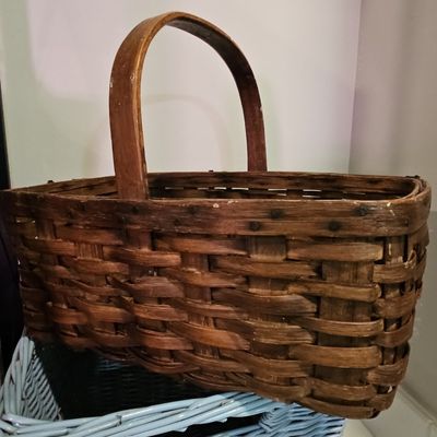Sale Photo Thumbnail #586: Antique American Oak Splint Gathering Basket with Bentwood Handle