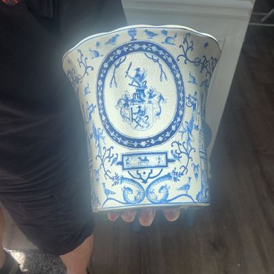 Sale Photo Thumbnail #668: Delft Blue and White Porcelain Jardiniere with Heraldic Crest