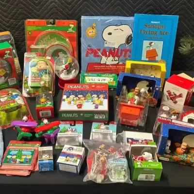 Peanuts / Snoopy & Charlie Brown Collectibles – Christmas Ornaments, Toys, Clocks, Figurines & More