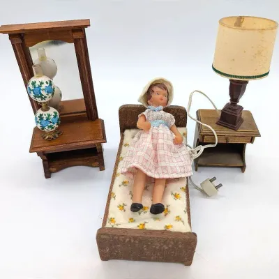 Sale Photo Thumbnail #186: Dollhouse Furniture and Accessory Lot | Dressing Mirror | Twin Bed | Lamps | Nite Stand