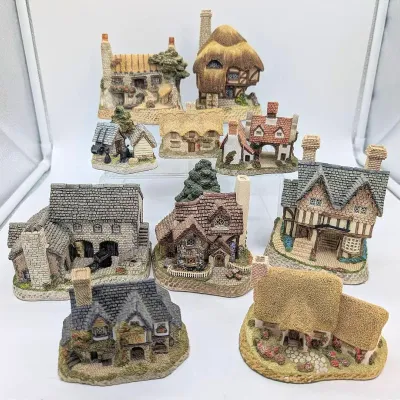 Sale Photo Thumbnail #285: Collection of 10 David Winter Cottages