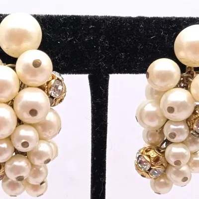 Sale Photo Thumbnail #106: Vintage Beaded Screwback Clip On Earrings