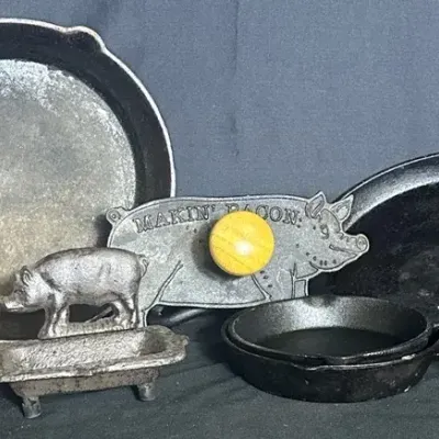 Cast Iron Cookware & Pig Kitchen Décor Collection
