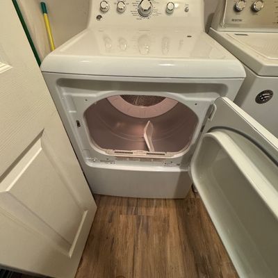 Sale Photo Thumbnail #46: Maytag has dryer 