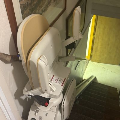 Sale Photo Thumbnail #20: Acorn 12 step chair lift