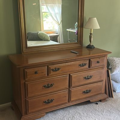 Sale Photo Thumbnail #2: Maple 6 Drawer dresser with mirror