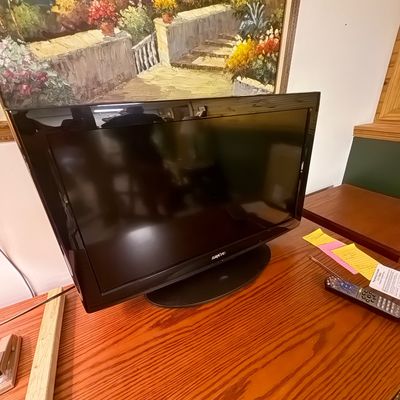 Sale Photo Thumbnail #50: Older TV