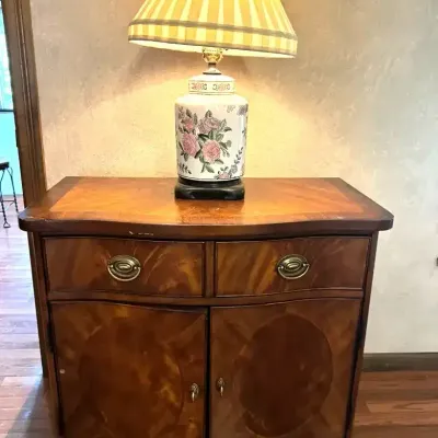 Broyhill Wood Side Table with Lamp
