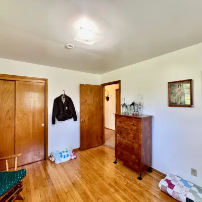 Sale Photo Thumbnail #32
