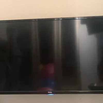 CI101 TCL Roku 32in TV