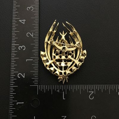 Beautiful gold tone fashion rhinestone brooch