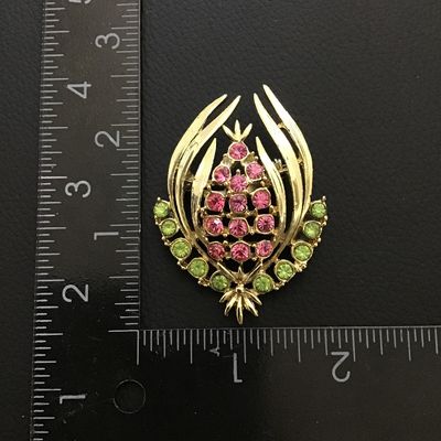 Beautiful gold tone fashion rhinestone brooch