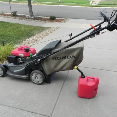Honda Versamow (HRX217) Lawnmower with Grass Bag