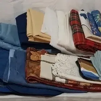 Table Linens: Includes Tablecloths, Placemats, Napkins and Runners