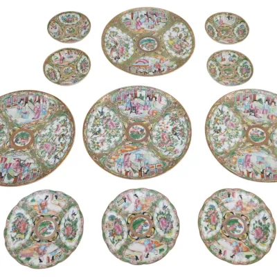 Sale Photo Thumbnail #238: 11 PC QING DYNASTY CHINESE CANTON ROSE MEDALLION PLATES - BOWLS