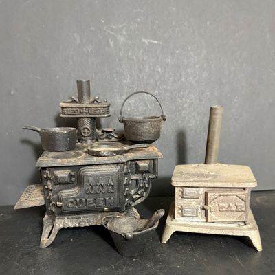 LOT 81: Vintage/Antique Queen Cast Iron Stove with Pot and Pans and Star Toy Stove