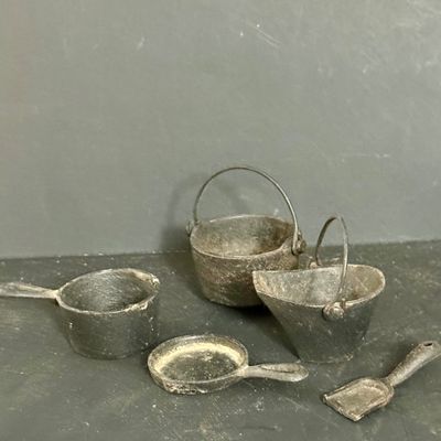 LOT 81: Vintage/Antique Queen Cast Iron Stove with Pot and Pans and Star Toy Stove