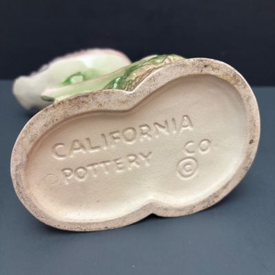 LOT 110: Vintage California Pottery Flamingo Planter/Vase