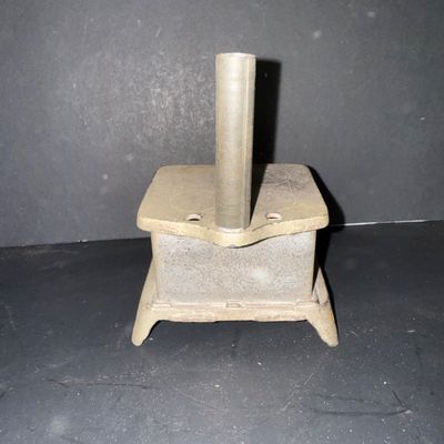 LOT 81: Vintage/Antique Queen Cast Iron Stove with Pot and Pans and Star Toy Stove