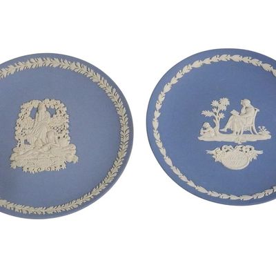 6 WEDGWOOD JASPERWARE COMMEMORATIVE MOTHERS DAY AND CHRISTMAS PLATES