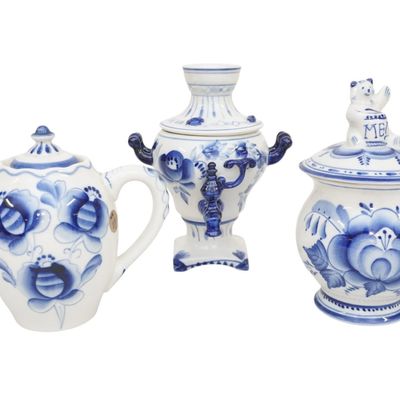 3 PIECES OF HAND PAINTED RUSSIAN GZHEL SAMOVAR BLUE AND WHITE CERAMICS