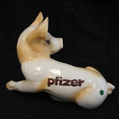 LARGE VINTAGE PFIZER ADVERTISING CERAMIC PIG