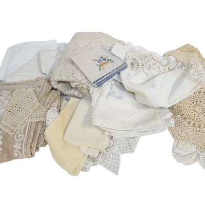 48 MISC. ANTIQUE AND VINTAGE LINENS/TEXTILES