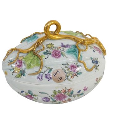 VINTAGE MOTTAHEDEH VISTA ALEGRE MELON SHAPED PORCELAIN BOX