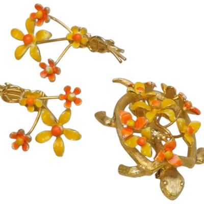 MID CENTURY RARE MARVELLA ENAMELED FLORAL TURTLE BROOCH w EARRINGS