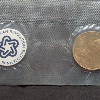 Sale Photo Thumbnail #250: 1976 Paul Revere American Revolution Lexington Concord Bicentennial Round