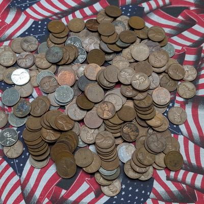 Approximately 225 Assorted Date Lincoln Wheat Cents