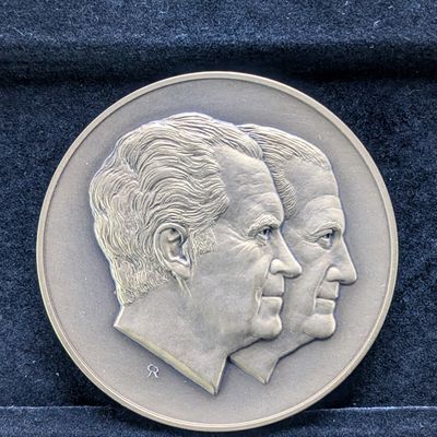 1973 Large 3 inch Round Solid Bronze Nixon Medal from the Franklin Mint. Gem New.