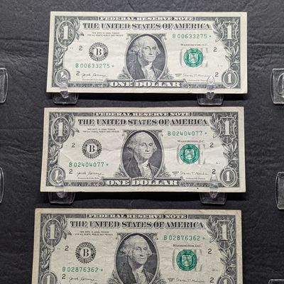 Sale Photo Thumbnail #379: (2) 2017 Series & (1) 2017 A Series US $1 Federal Reserve Star Notes - issued in New York