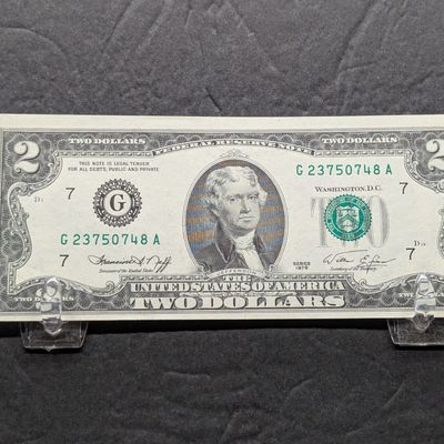Sale Photo Thumbnail #303: 1976 Series U.S. $2 Federal Reserve Note issued in Illinois