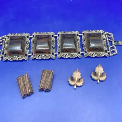 Vintage Wood Look Jewelry Bracelet And Two Pair Of Clip on earrings 