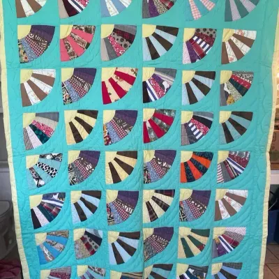 Vintage Handmade “Grandmother’s Fan” Quilt 86“ X 66“