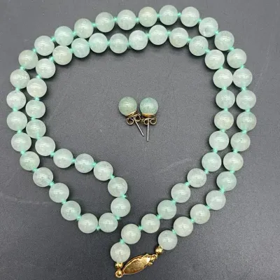 Vintage Green Jade Colored Necklace Set