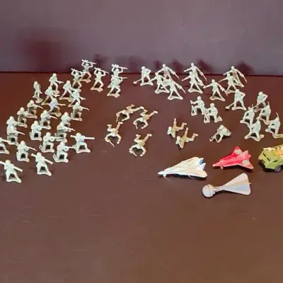 Vintage Toy Army Men Soldiers Plastic Green, 52 assorted pieces & 4 Miniature Toys