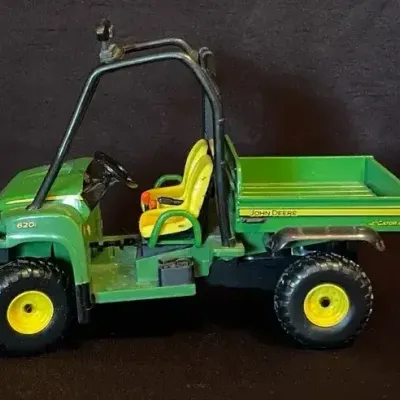 ERTL John Deere Gator XUV 4×4 620i Utility Vehicle TOY