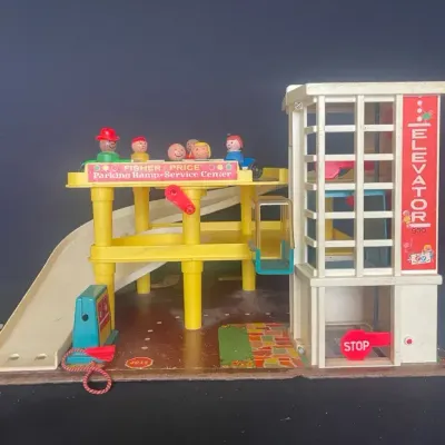 Fisher-Price Little People Parking Ramp Service Center / 1968 Fisher-Price Fire Engine