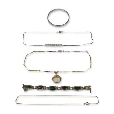 5pc Assortment of Vintage Jewelry Pieces
